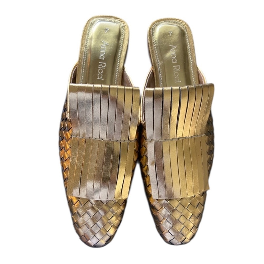 Anna Ricci Handwoven Fringe
Leather Mules - Gold Size 7 - Picture 2 of 6
